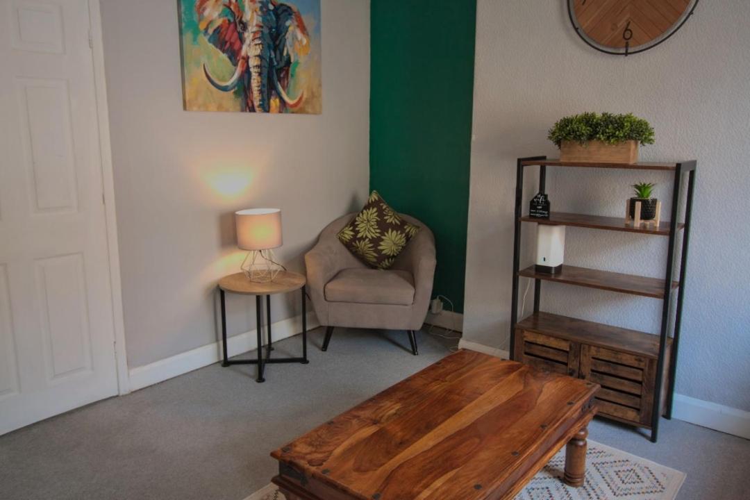 Holiday home Egton St - Stylish House With Parking, Near Town!