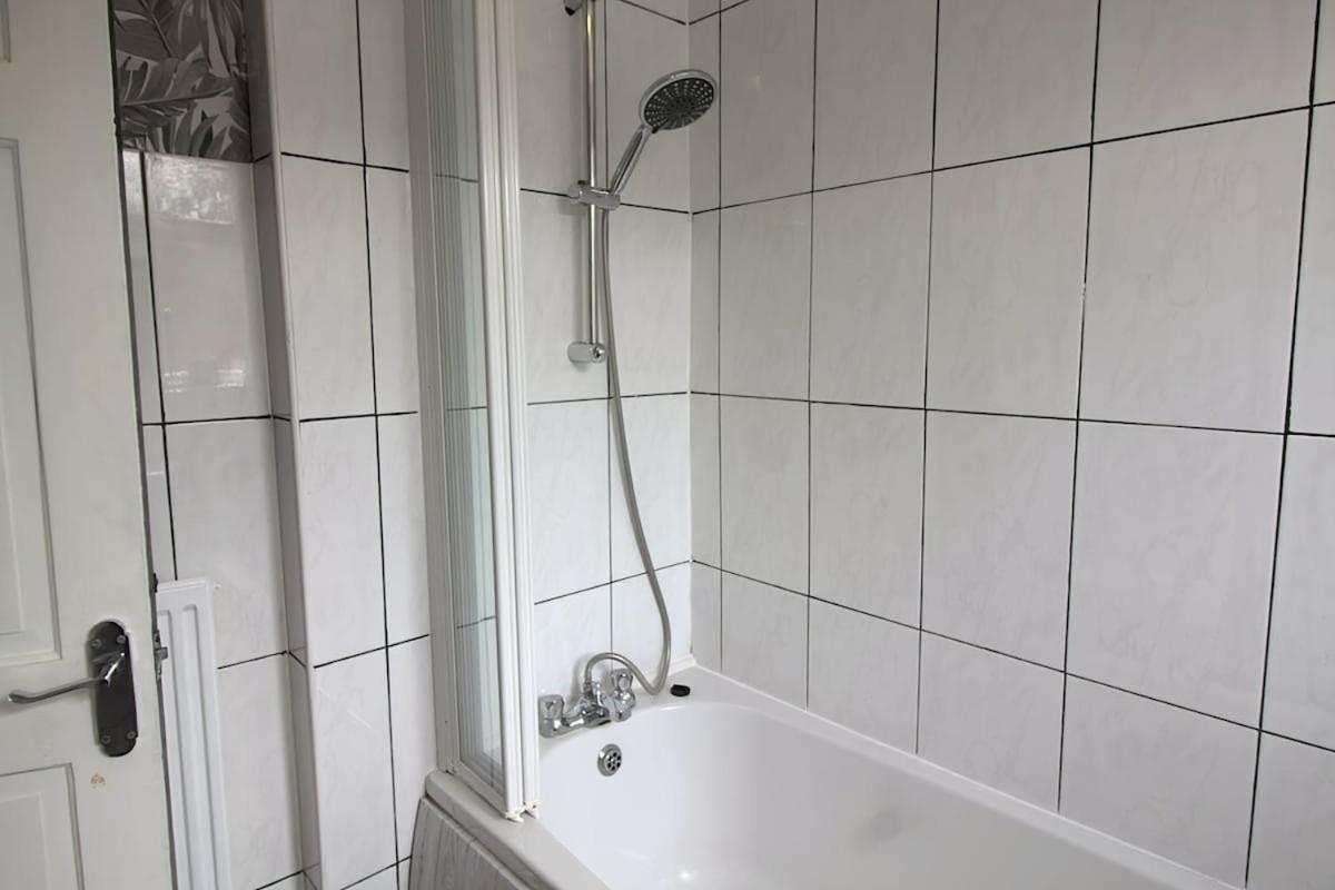 Egton St - Stylish House With Parking, Near Town! Kingston upon Hull